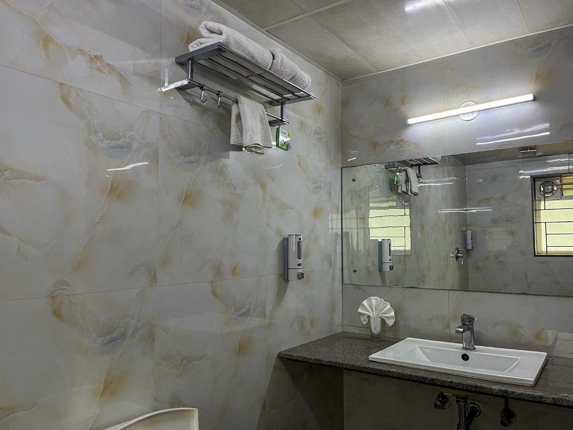 Mystic Hotel Koramangala Bangalore Buitenkant foto